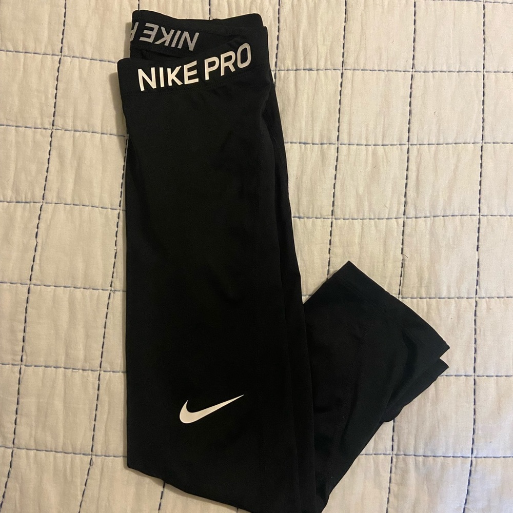 Black Nike pro cropped leggings